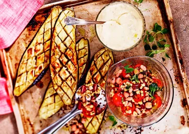Ugnsbakade auberginer med vetesallad