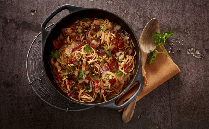One-pot pasta dish with courgette and spicy sausage