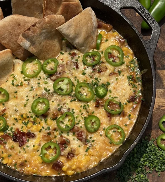 Trempette de fromage au maïs, jalapeño et bacon aux Jalapeños Castello®