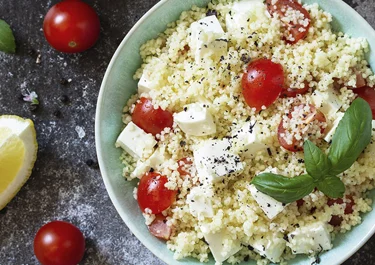 Ensalada de cuscús, tomate y Arla Apetina