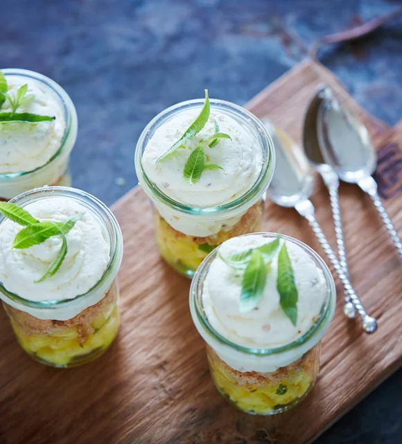 CHEESECAKE TRIFLE WITH PINEAPPLE CREAM CHEESE