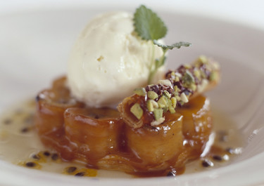 Banaani Tarte Tatin ja vaniljajäädyke