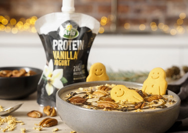 Festive Gingerbread Protein Smoothie Bowl