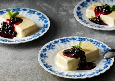 Kolaparfait med svarta vinbär