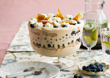Triffle με salted caramel κρέμα και blueberries