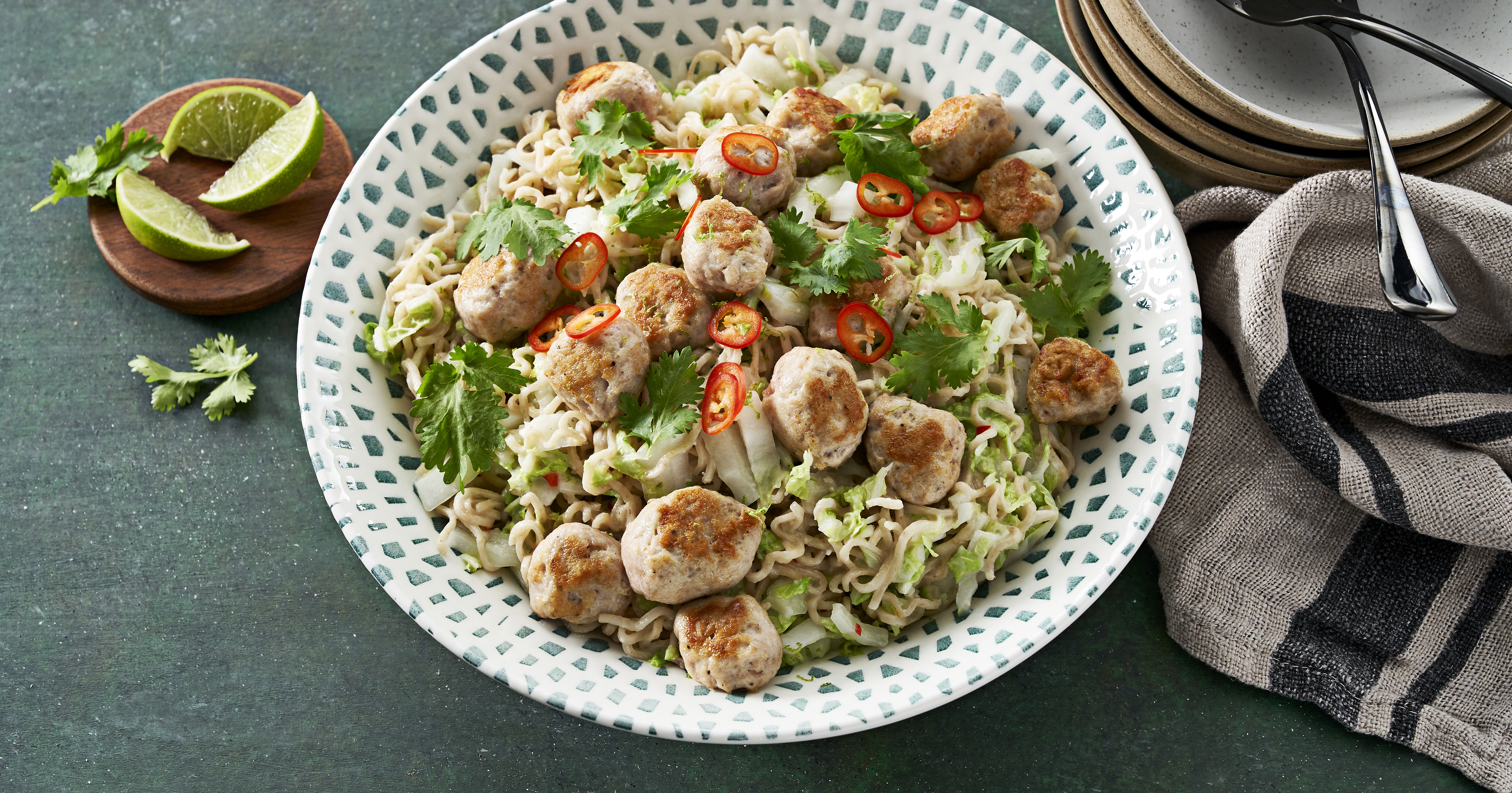 Spicy kål med kyllingekødboller