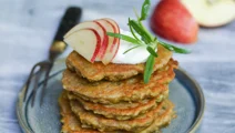 Appel havermout pannenkoekjes met rozemarijn
