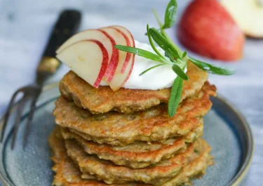 Appel havermout pannenkoekjes met rozemarijn