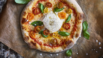 Pizza Margherita med burrata