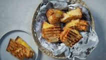 Grillatut juustoleivät