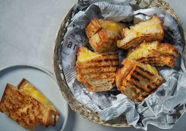 Grillatut juustoleivät