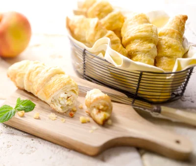 Kleine Croissants mit Extra cremiger White