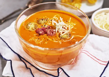 Mild tomatsoppa med salsiccia