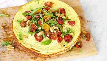 Cheesecake med pesto och bakade tomater