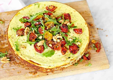 Cheesecake med pesto och bakade tomater