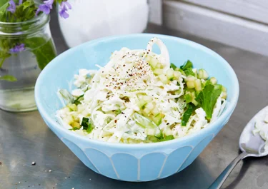 Coleslaw med selleri och äpple