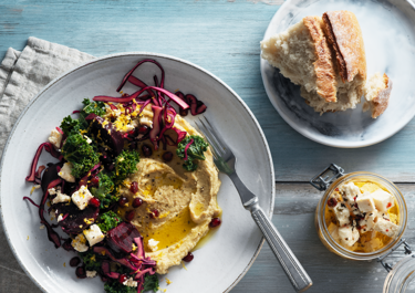 Hummus met koolsla en biet