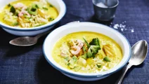 Fiskesuppe med torsk, laks og rejer