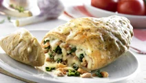Calzone mit Spinat und Thunfisch mit Finello® Pizzakäse