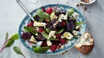 Sallad med rödbetor, hallon och brynt limesmör