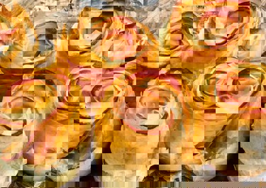 Γεμιστά τριανταφυλλάκια με φιλέτο γαλοπούλας και κρέμα