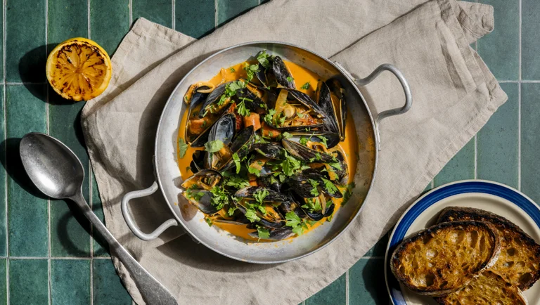 Sinisimpukat kermaisessa Chipotle-kastikkeessa