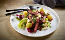 Salad of grilled beef with Creamy White with Truffle