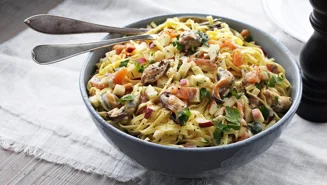 Pasta med musslor och lax