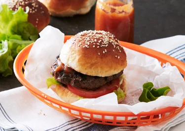 Hamburgare med hemgjord ketchup