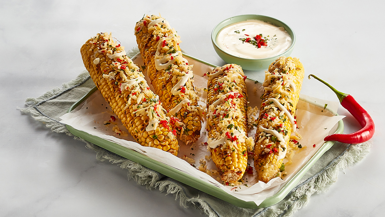 ذرة مشوية مع الجبنة على الطريقة المكسيكية