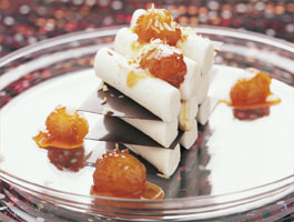 Limeglass med karamelliserad kokos och ananas