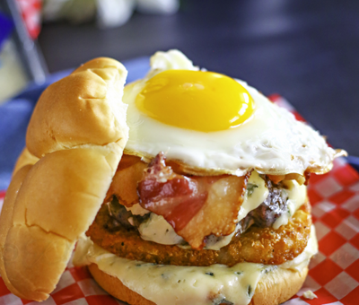 Blauwe Kaas ontbijt burger