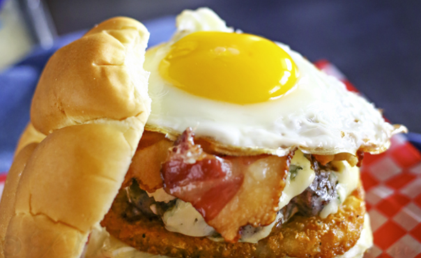 Blauwe Kaas ontbijt burger