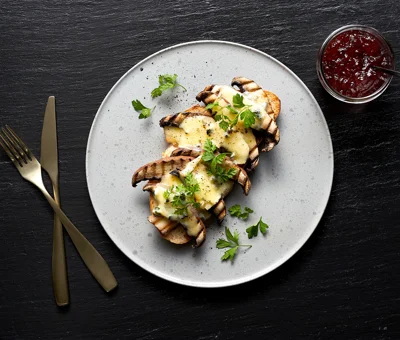 Surdeigsbruschetta med potobellosopp og Castello Creamy Blue