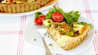 Paj med varmrökt lax