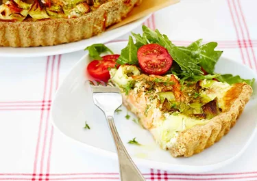 Paj med varmrökt lax