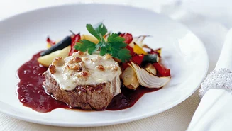 Oxfilé surprise med rödvinssås
