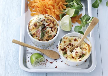 Eiwitrijk ontbijt met eieren, hüttenkäse en ham