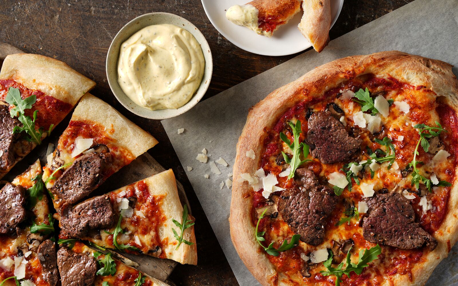 Oxfilépizza med svamp och bearnaise