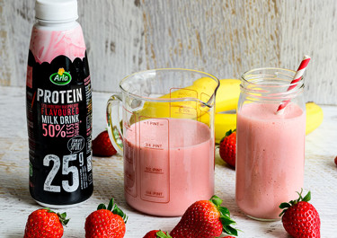 Smoothie με ρόφημα γάλακτος Arla Protein φράουλα, μπανάνα και μέλι