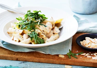 Kycklingpasta med citron och mandel