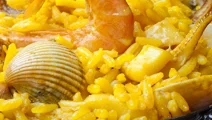 Arroz en costra con berberechos y cañaillas