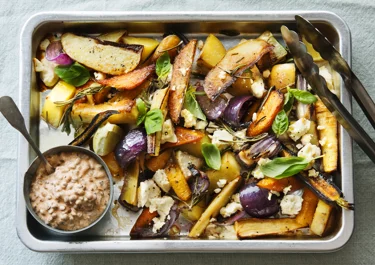 Ugnsrostade rotfruker med linsyoghurt