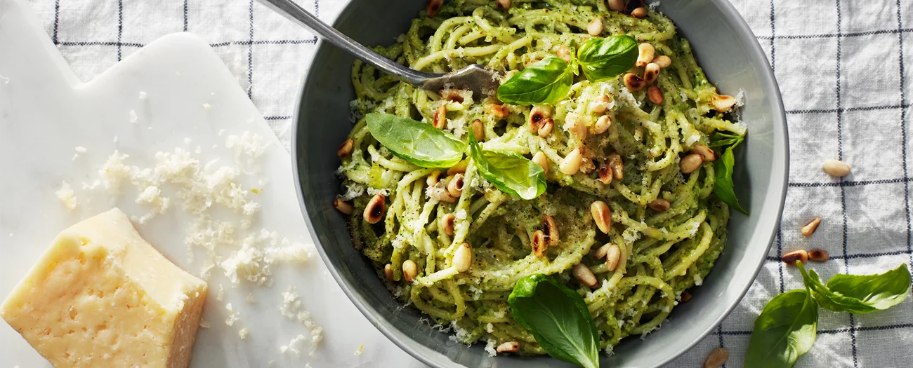 Krämig fläskfärspasta med citron och pesto