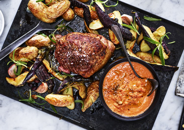 Lammstek med tahinikryddad tomatsås