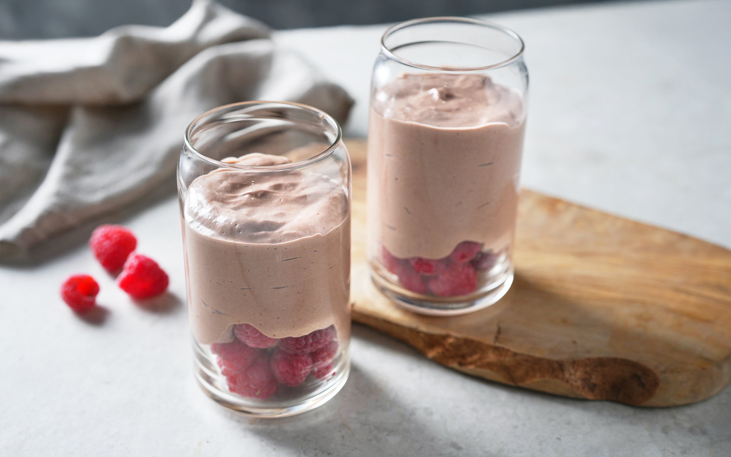 Chokladsmoothie med avokado och hallon