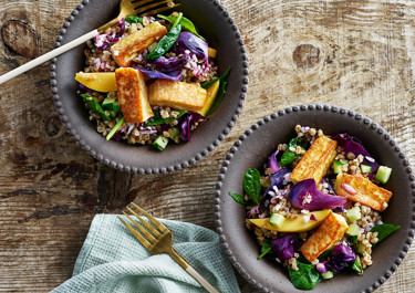 Dinkelsallad med krispig ost