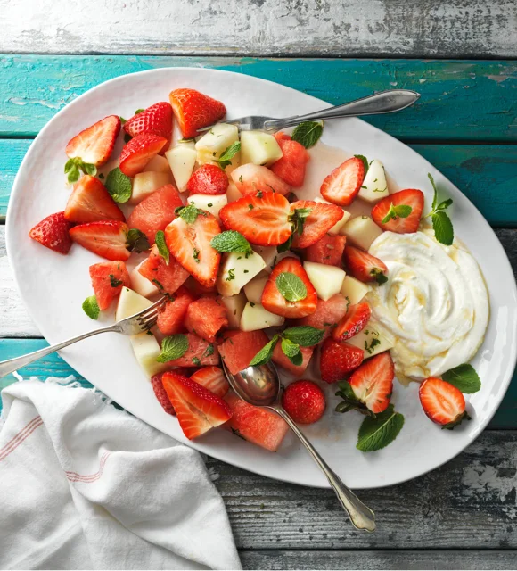 Erdbeersalat mit Melone, Zitrone und Minze