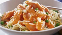 Spaghetti med korv i tomatsås