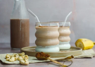 Schoko-Bananen-Protein-Milchshake mit Skyr
